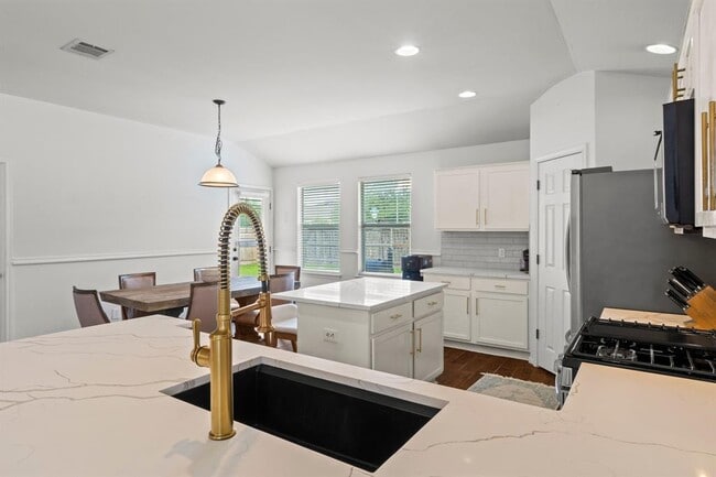 Building Photo - 2004 Dry Season Trail