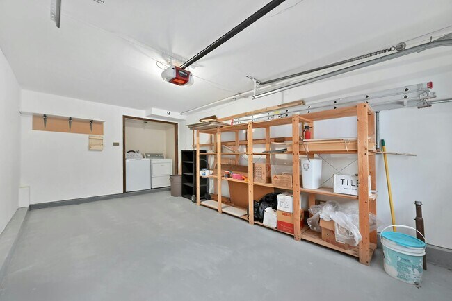 Building Photo - 27 Beech St