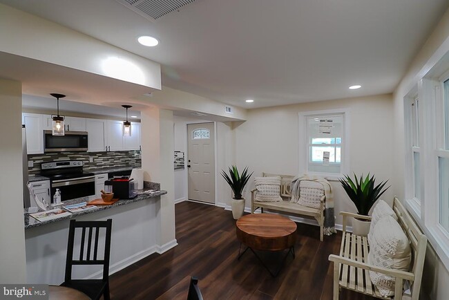 Building Photo - 427 Highland Ave