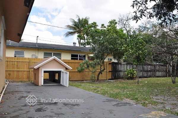 Building Photo - 1380 SW 26th Terrace