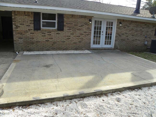 Building Photo - ***AVAILABLE NOW*** Country Setting No HOA