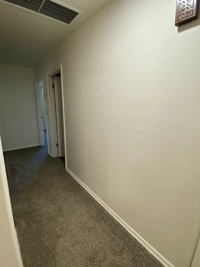 Building Photo - 205 S 46th Ave