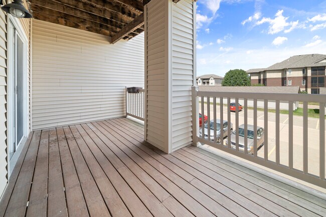 Building Photo - 870 W Cherry St