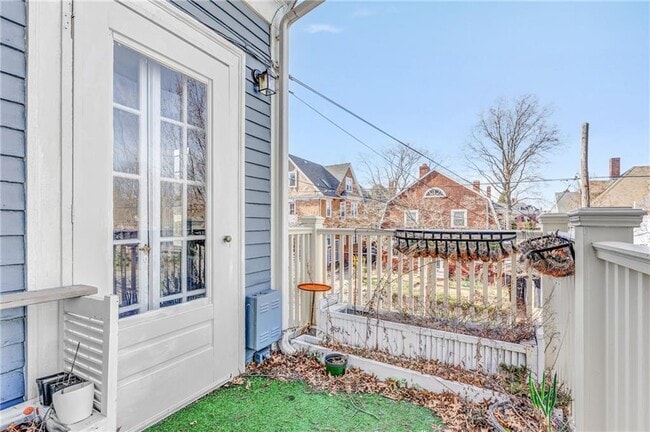 Building Photo - 21 Elton St