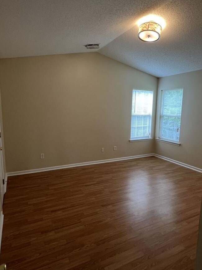 Building Photo - Updated 3 Bedroom, 2 Bath Ranch in NW Char...