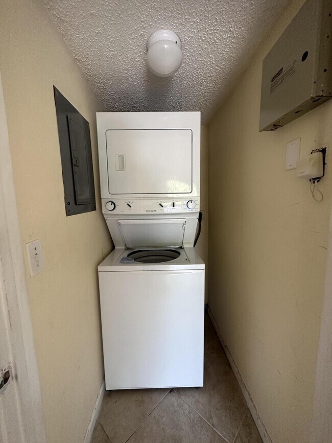 Building Photo - 3874 Lyons Rd