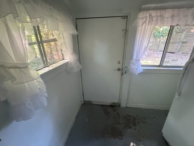 Building Photo - 16 Van Ness Ave