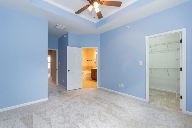 Building Photo - GORGEOUS Well maintained Two Bedroom Townh...
