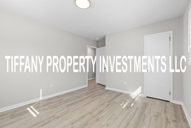 Building Photo - 714 Chal Dr