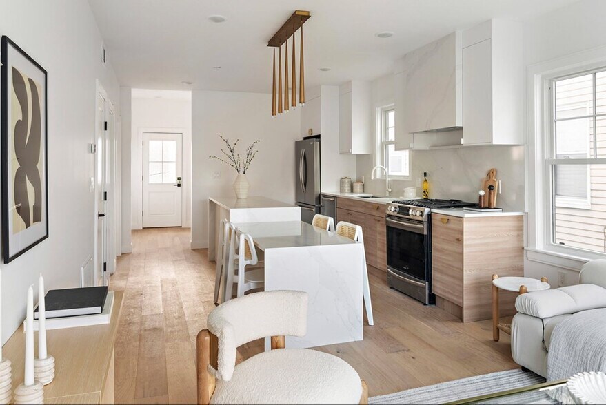 Building Photo - 65 Merriam St