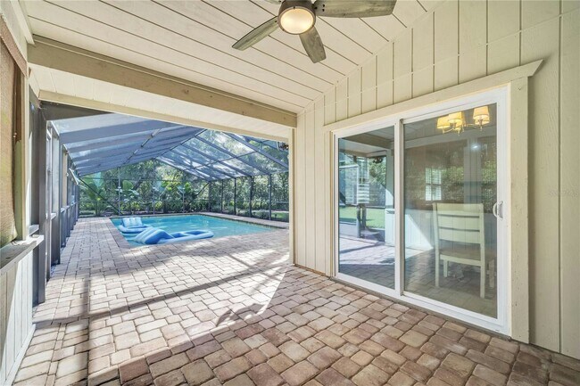 Building Photo - 755 Oak Terrace