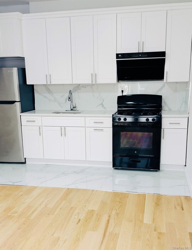 Building Photo - 135 Sheridan Ave