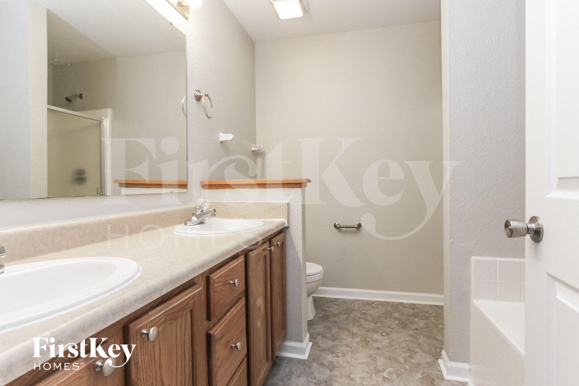 Building Photo - 860 Treyburn Green Dr