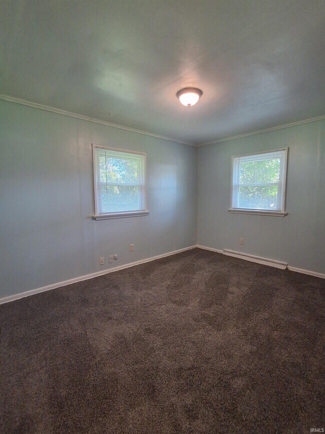 Building Photo - 3516 Central Dr