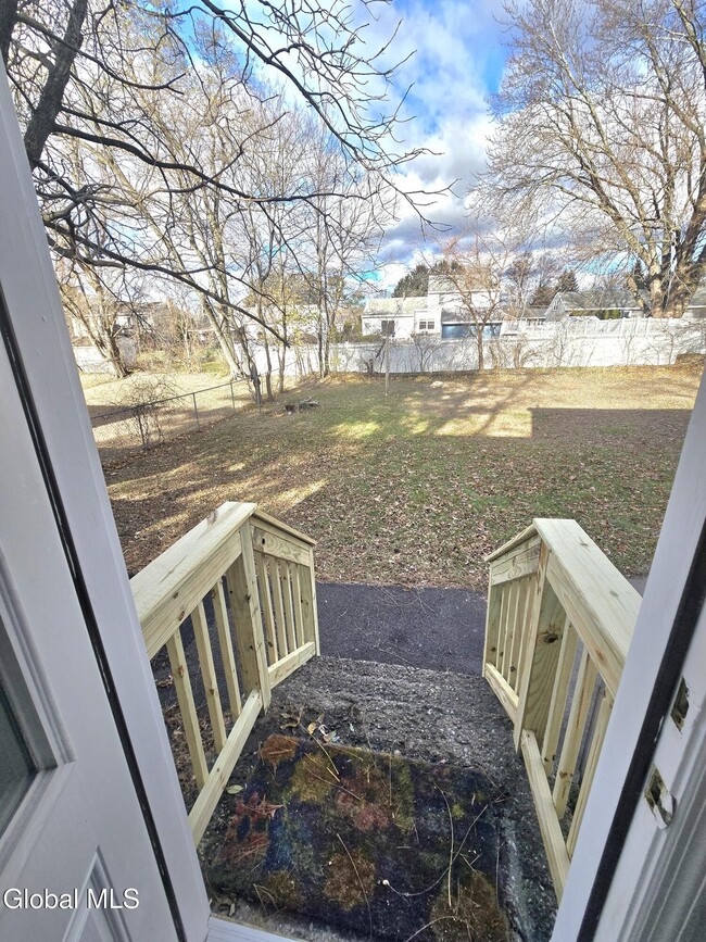 Building Photo - 19 Commodore St