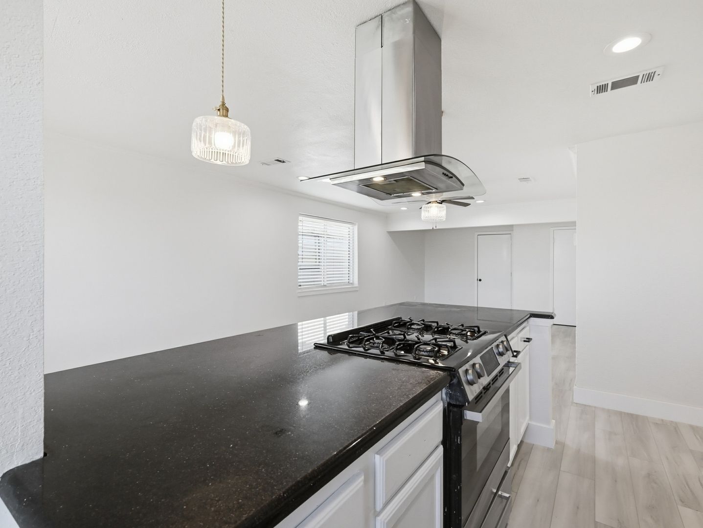 Building Photo - 1002 Mardi Gras Ln