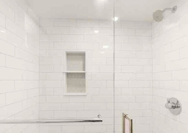 Building Photo - 71 1/2 Pond St