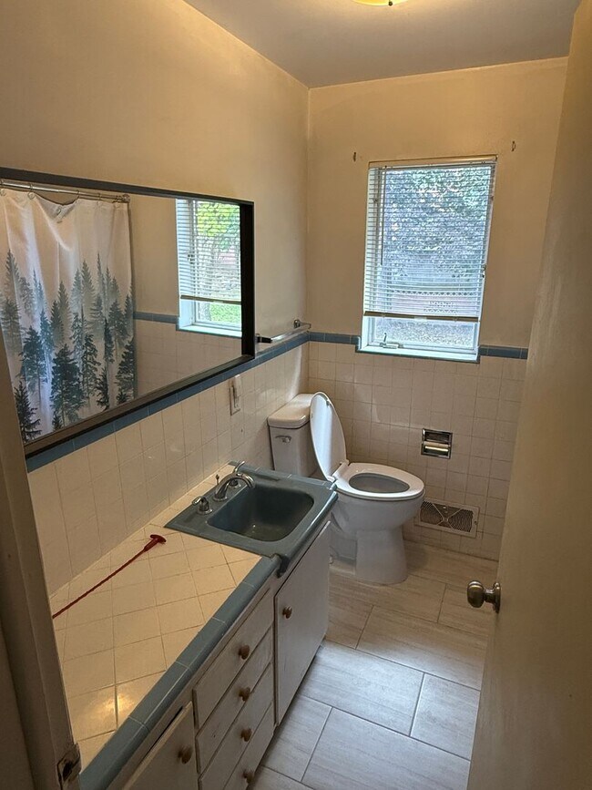 Building Photo - 5 Bedroom Home; Millcreek; 2800 sq ft; Lar...
