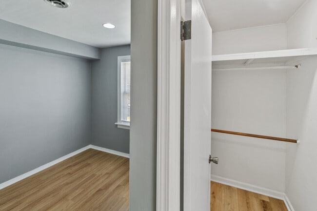 Building Photo - 14336 Harrison Ave