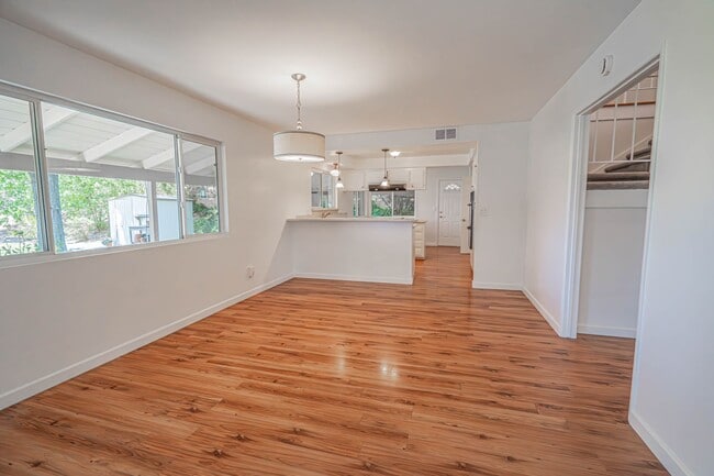 Building Photo - Spacious 4-Bedroom Home with Sun Room & Vi...