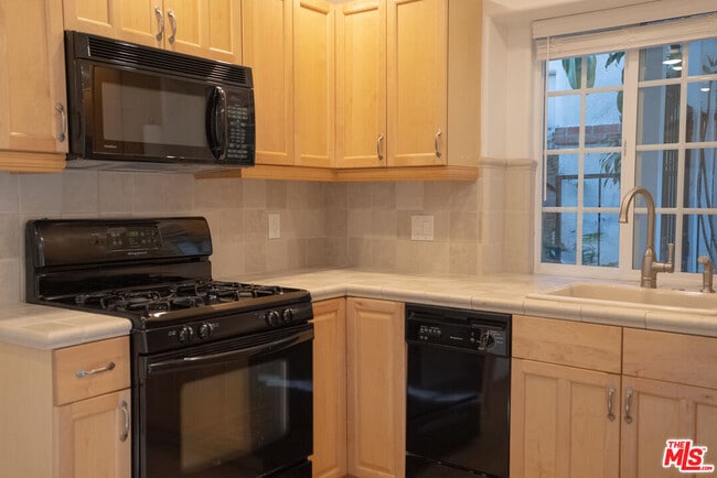 Building Photo - 2401 Meadow Valley Terrace