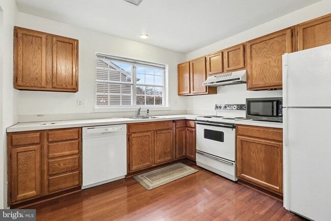 Building Photo - 503 Barrington Ct