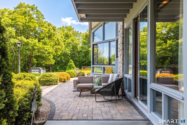 Building Photo - 250 Westledge Dr