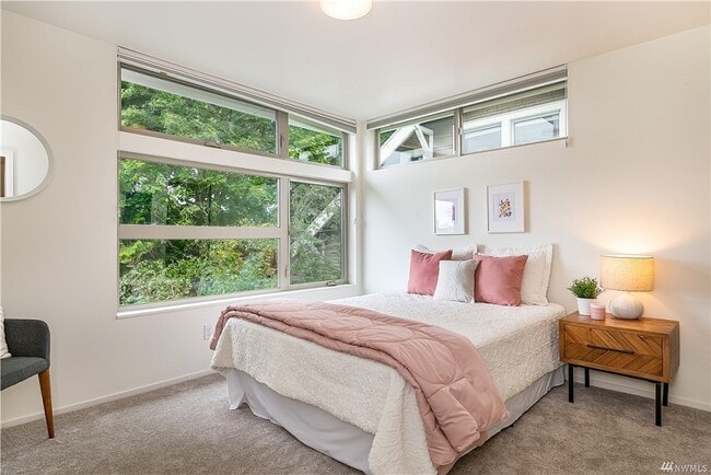 Building Photo - 5201 Phinney Ave N