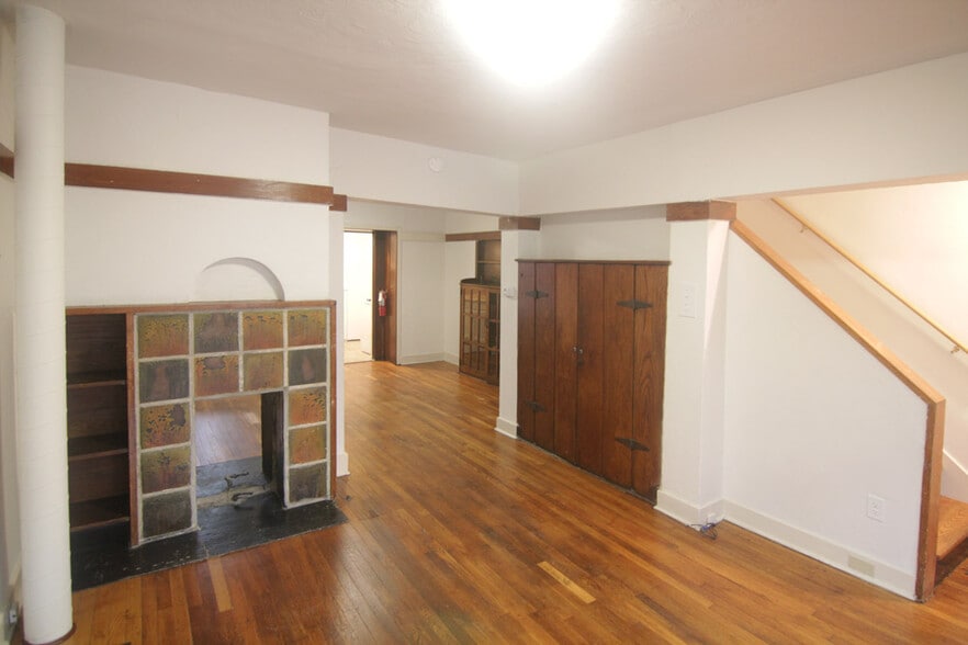 Building Photo - 425 Biddle Ave