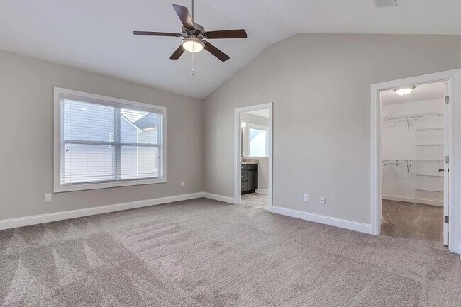 Building Photo - Like-new home located at the heart of the ...