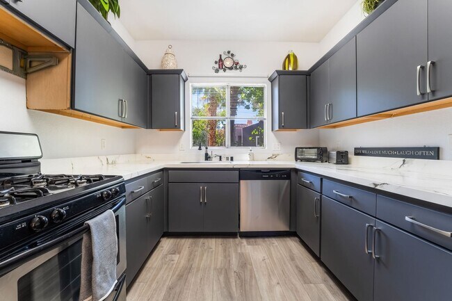 Building Photo - 3 Bedroom Furnished Condo in Spanish Palms