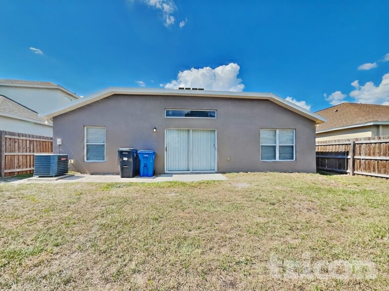 Building Photo - 12329 Cedarfield Dr