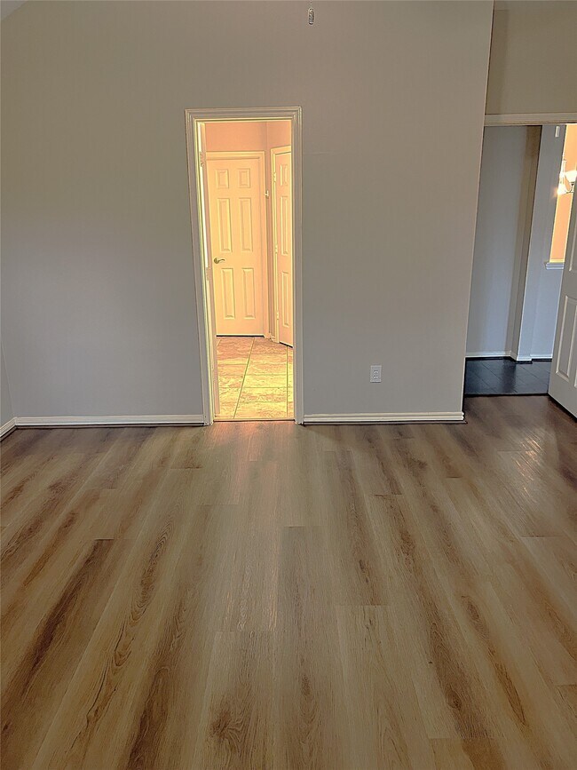 Building Photo - 4910 Linden Pl