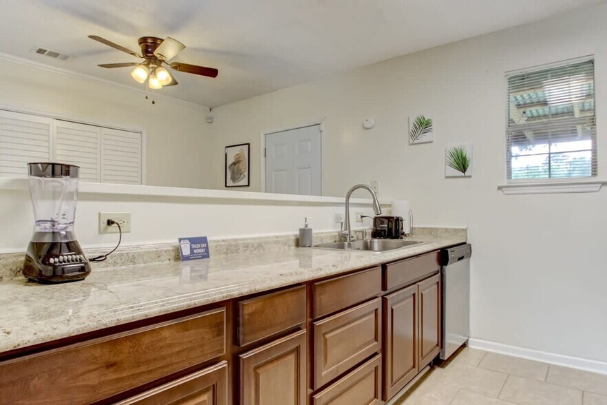 Building Photo - 116 Laurelwood Dr