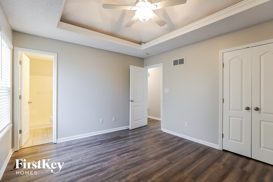 Building Photo - 11036 N McKinley Ave