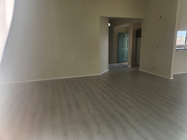 Building Photo - 1208 Roswell Ave