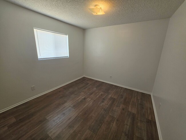 Building Photo - Newly Remodeled 3 Bedroom House in Bullhead