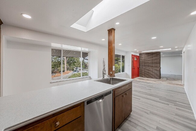 Building Photo - 13918 SE 23rd St