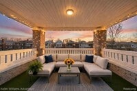 Building Photo - 1975 Gladstone St