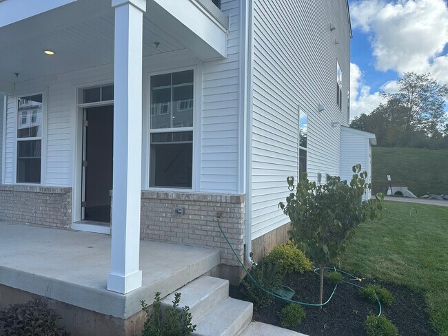 Building Photo - 763 Ore St