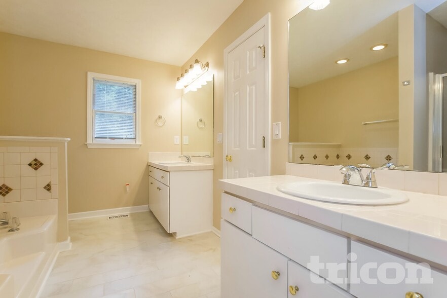 Building Photo - 43 Breckenridge Ct