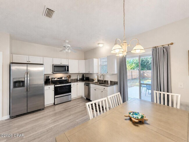 Building Photo - 5726 Beach Dr
