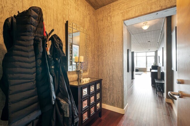 Building Photo - Civic Condominiums - FURNISHED 8th floor s...