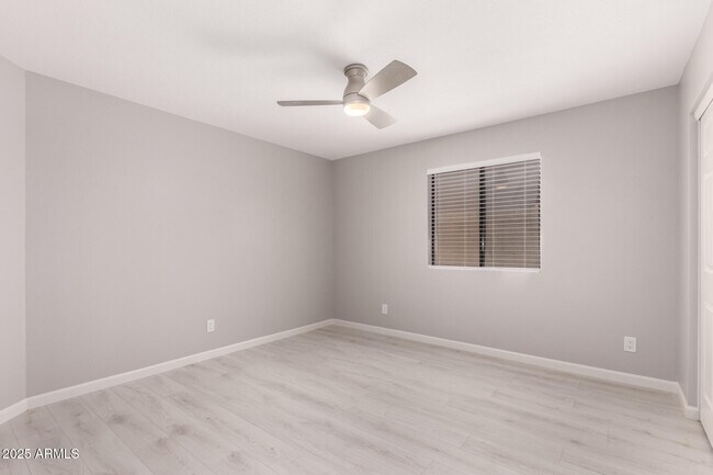 Building Photo - 16220 N 40th Ln