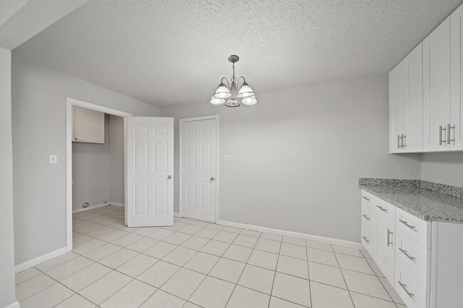 Building Photo - 3203 Ripplebrook Dr