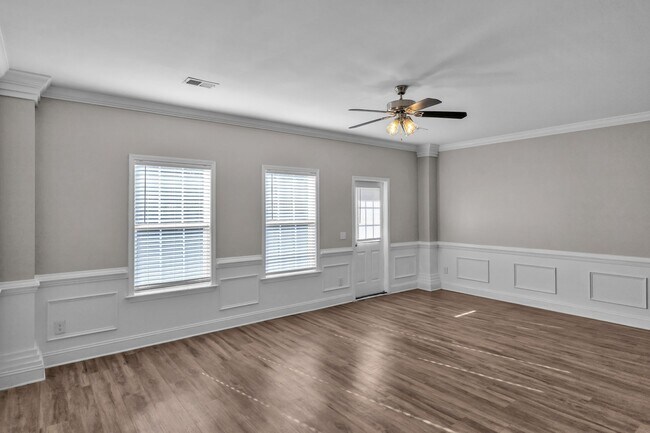 Building Photo - Stylish 3-Bedroom Townhome with Exclusive December Offer