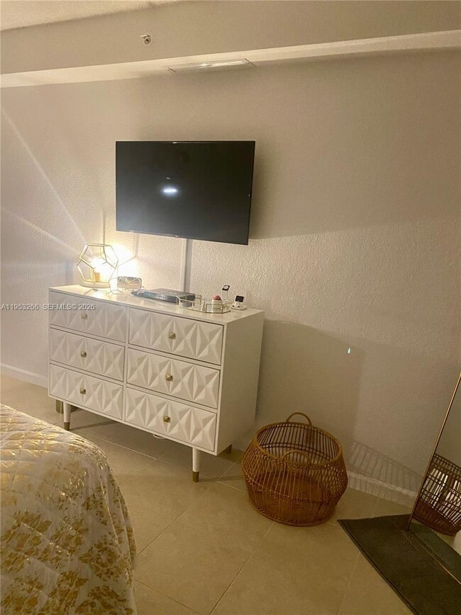 Building Photo - 2501 S Ocean Dr