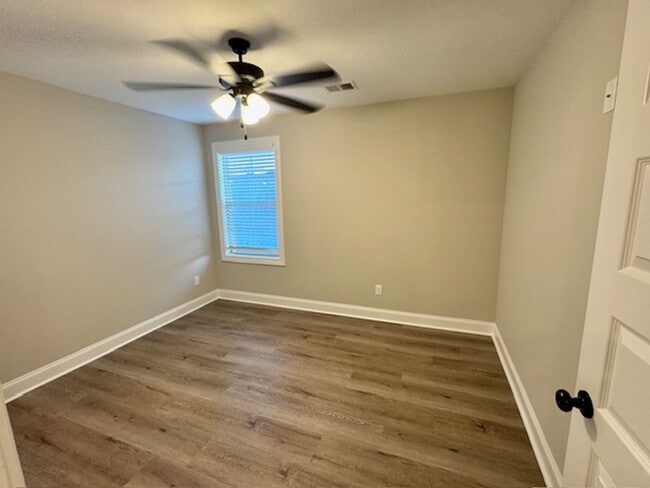 Building Photo - TuckerView570