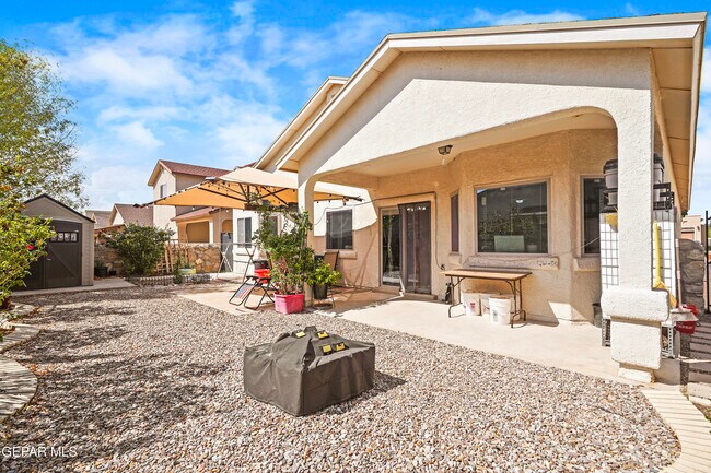 Building Photo - 14560 Meadow Lawn