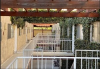 Building Photo - Spacious and Bright Upper Level Unit Ready For Move In!